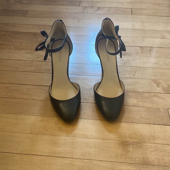 Nine West Bow Heel - Picture 7 of 7